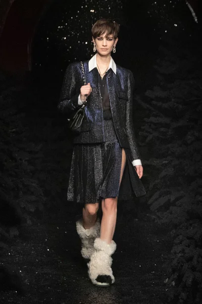 Look 50